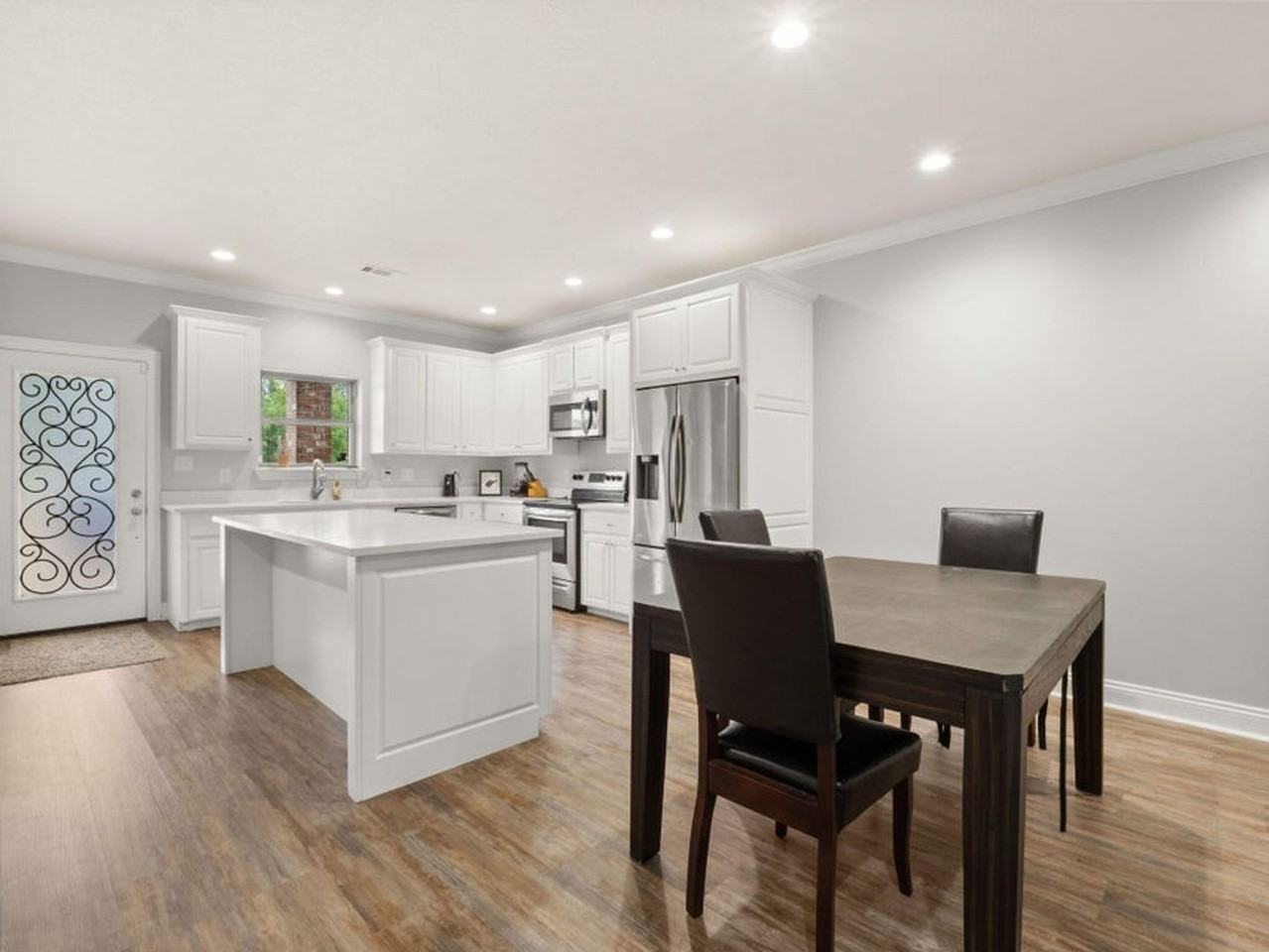 1944 Schovall Cir - Photo 3 of 17