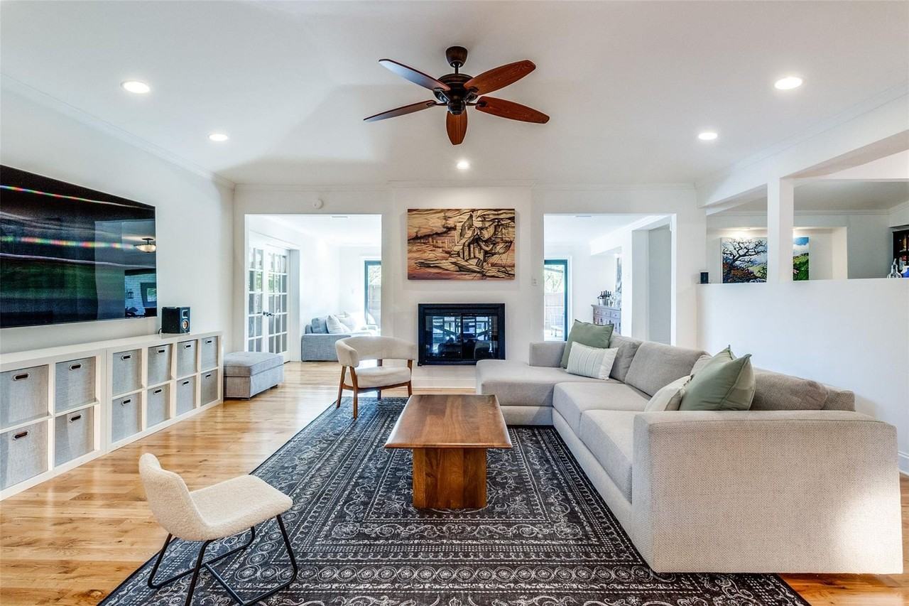 7350 Fieldgate Dr - Photo 4 of 36