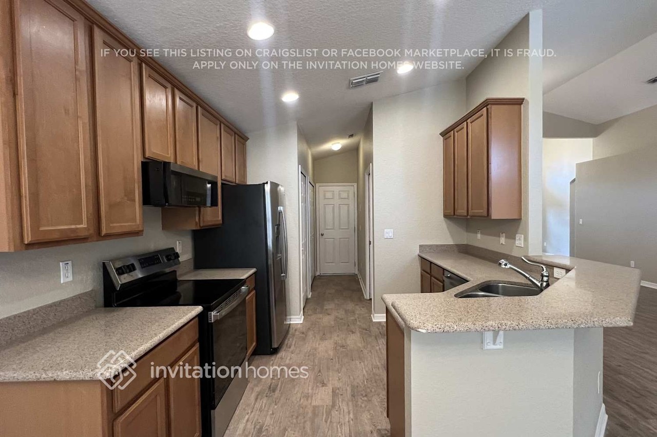 15035 Sawgrass Bluff Dr - Photo 3 of 11