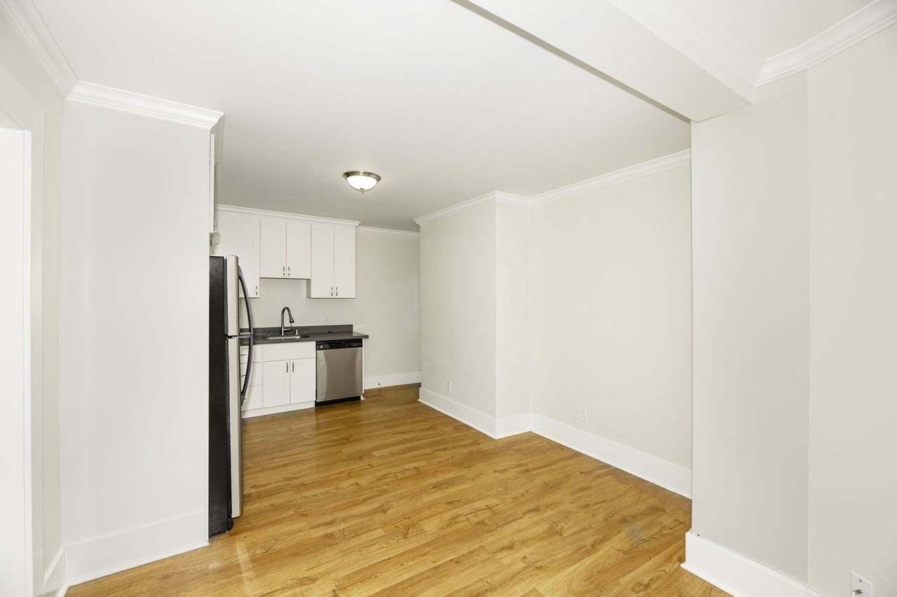 1720 Golden Gate - Photo 4 of 17