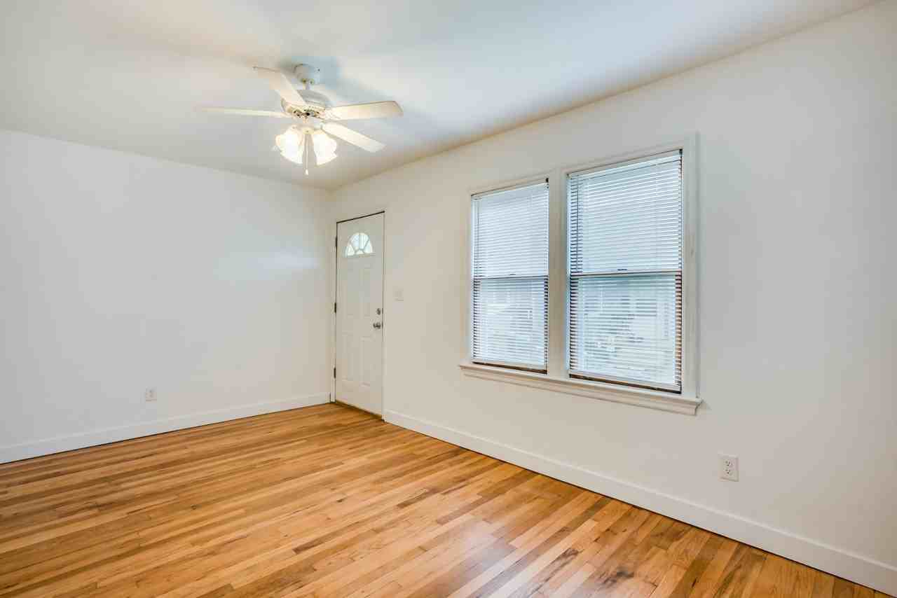 415 E 6th St - Photo 3 of 9