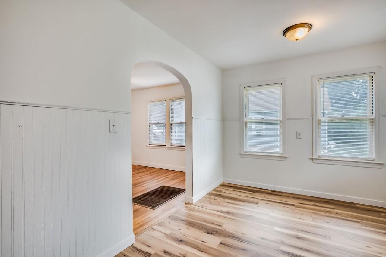 415 E 6th St - Photo 5 of 9