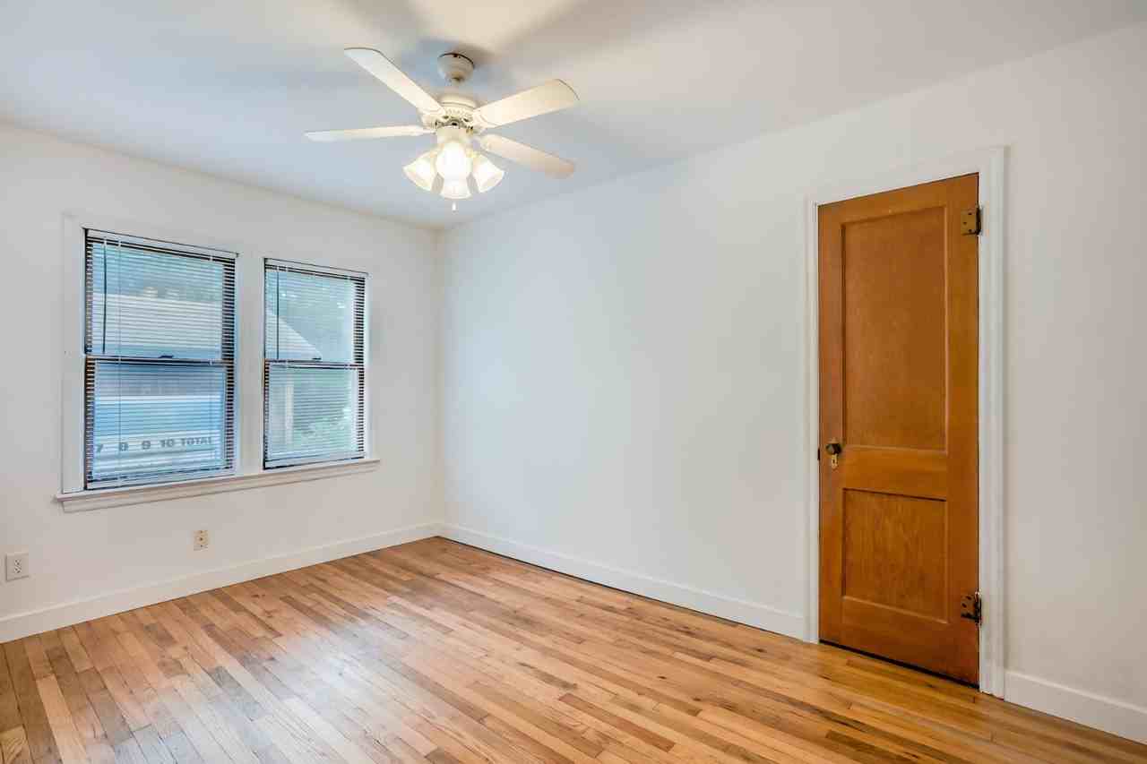 415 E 6th St - Photo 6 of 9