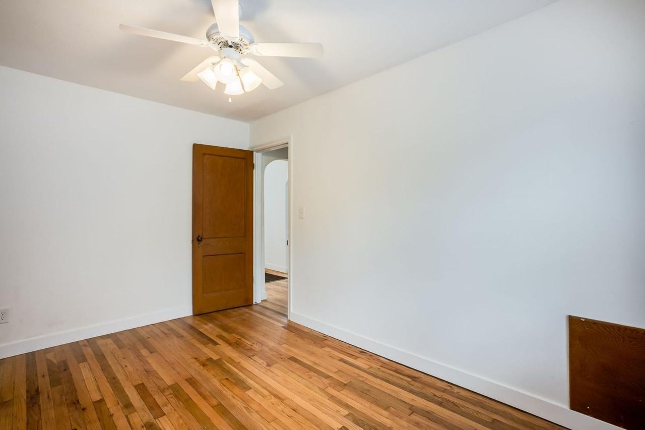 415 E 6th St - Photo 7 of 9