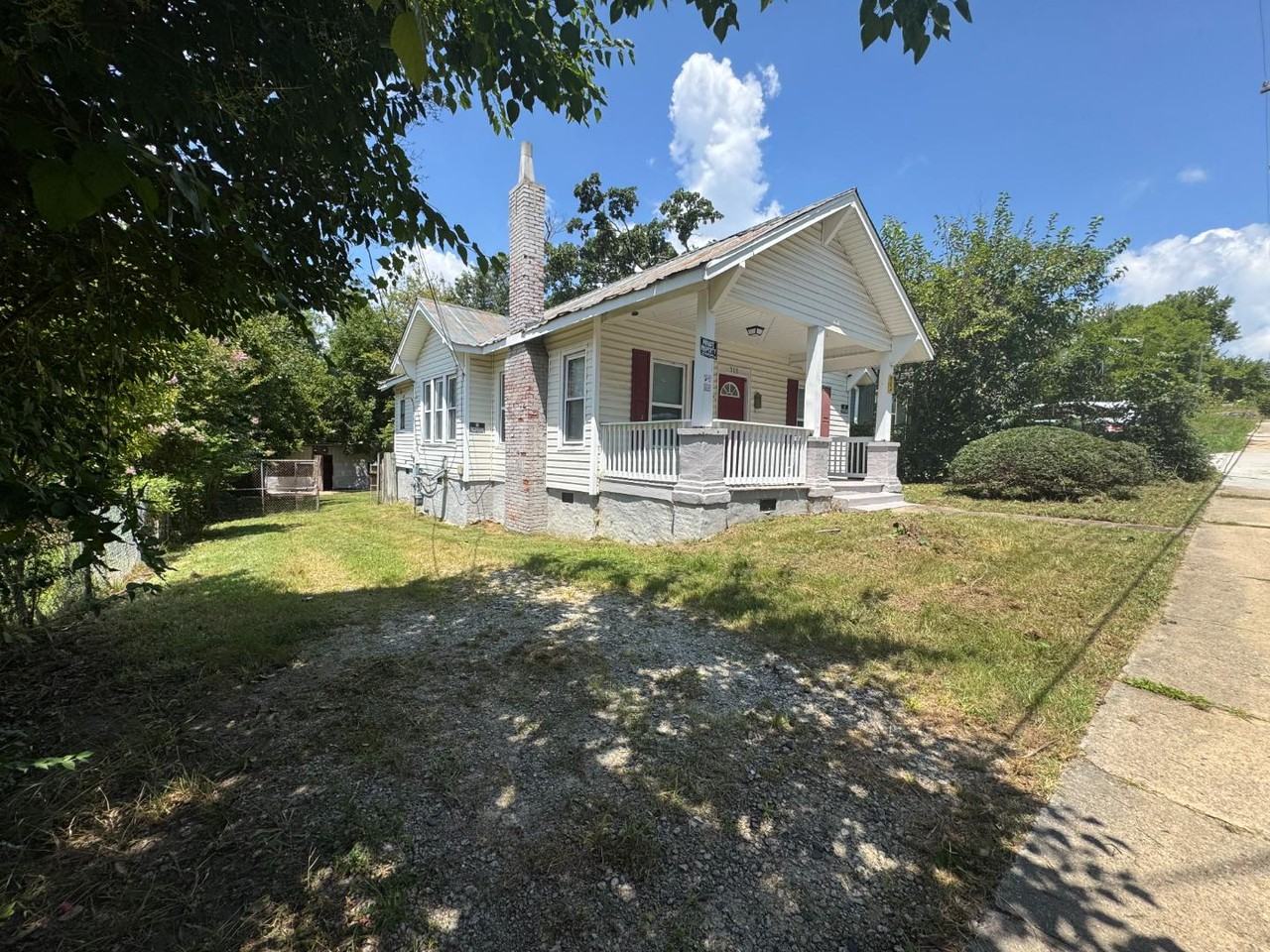 318 Park St - Photo 3 of 19