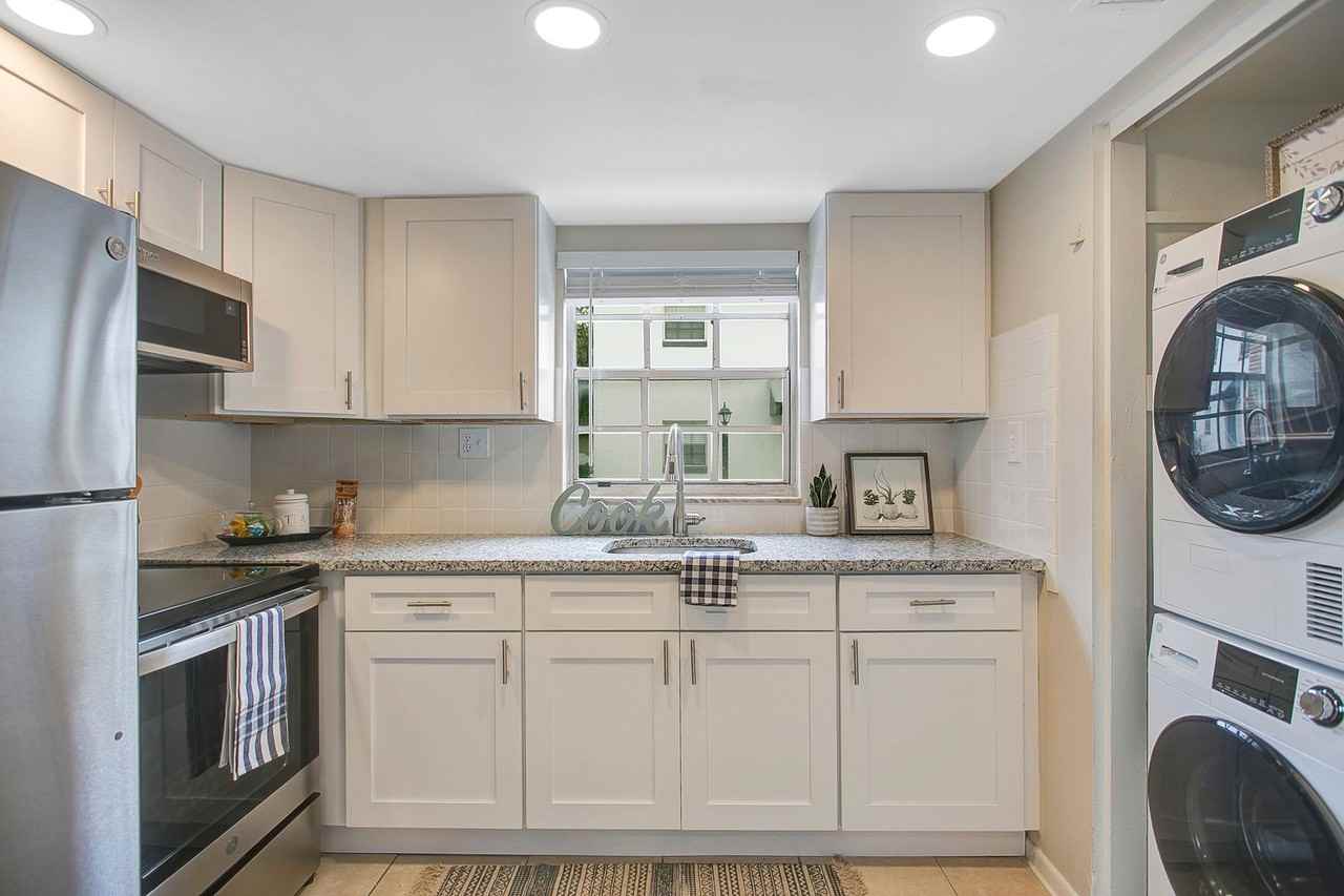 The Rosewood Apartments | 1 & 2 Bedroom Apartments in Leesburg, FL - Photo 2 of 17