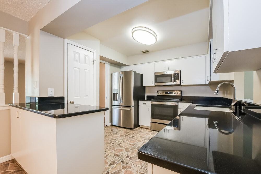 8318 Mattituck Cir - Photo 6 of 16