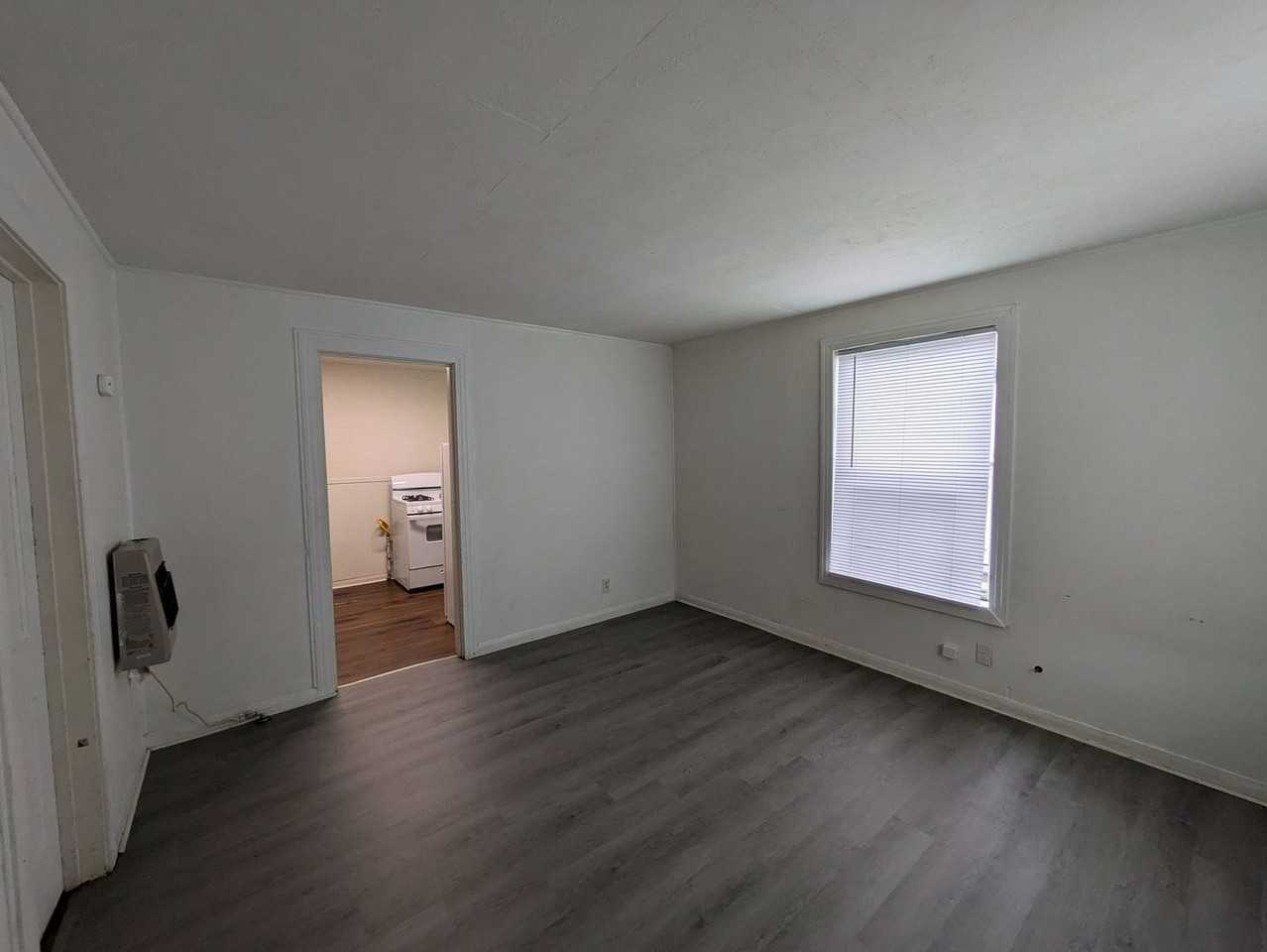 1223 Long St - Photo 2 of 9