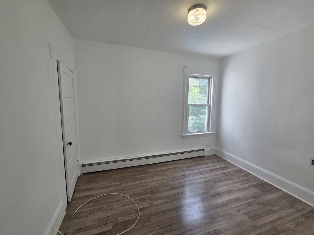 293 Burgess Pl - Photo 3 of 8