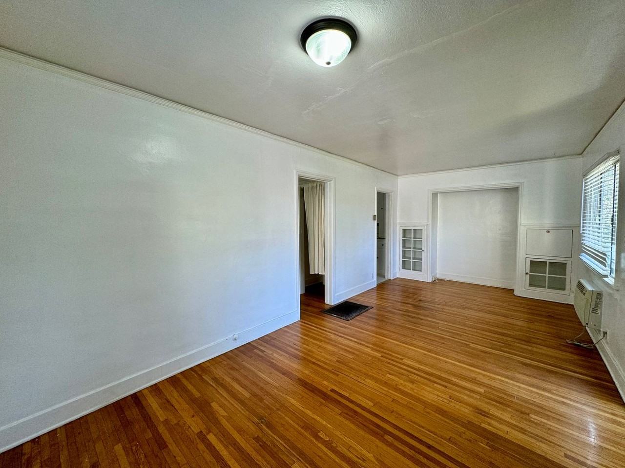 GILLETTE CRESCENT - Photo 2 of 16