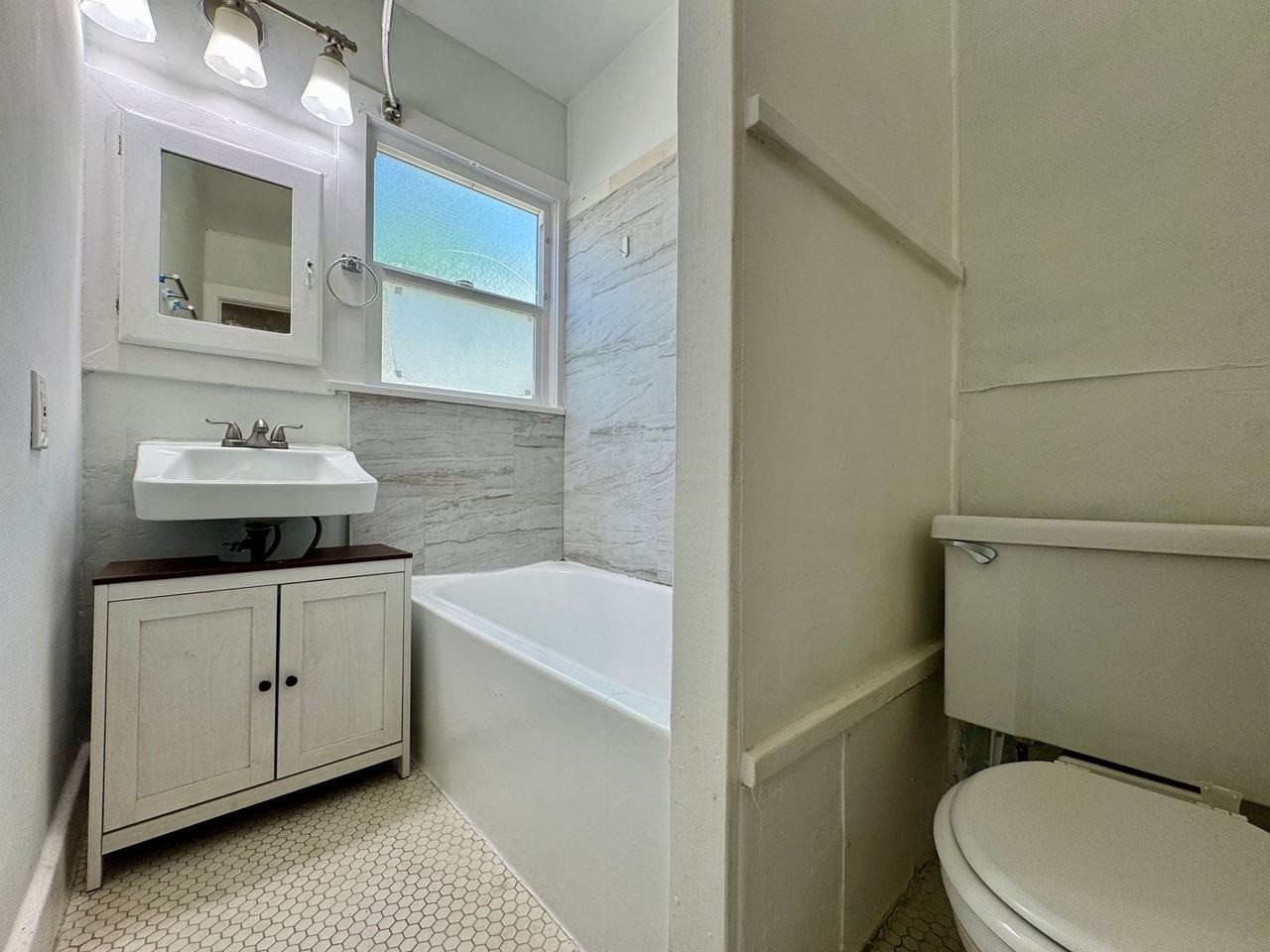 GILLETTE CRESCENT - Photo 3 of 16