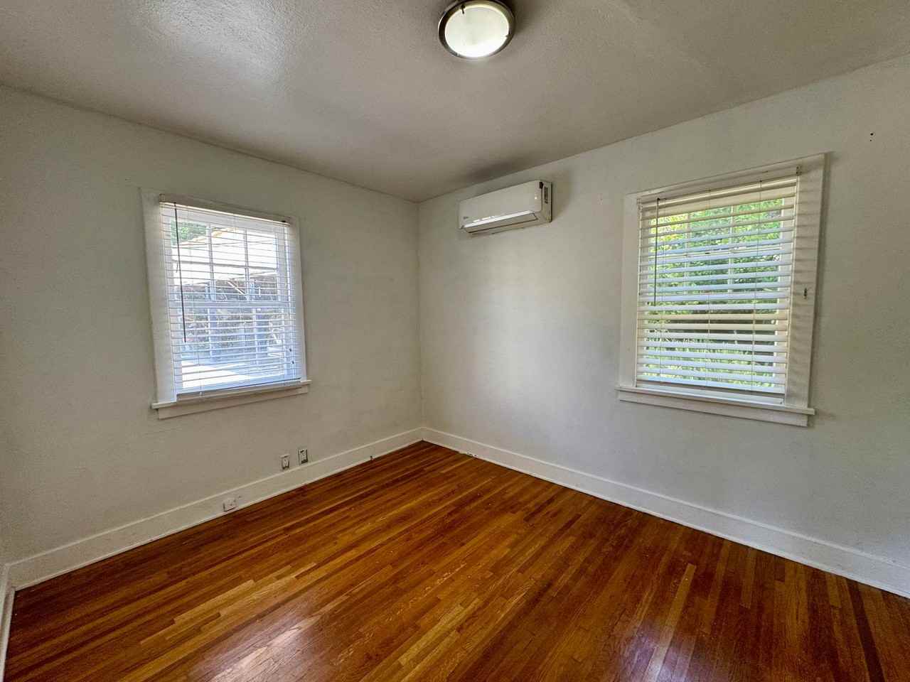 GILLETTE CRESCENT - Photo 4 of 16