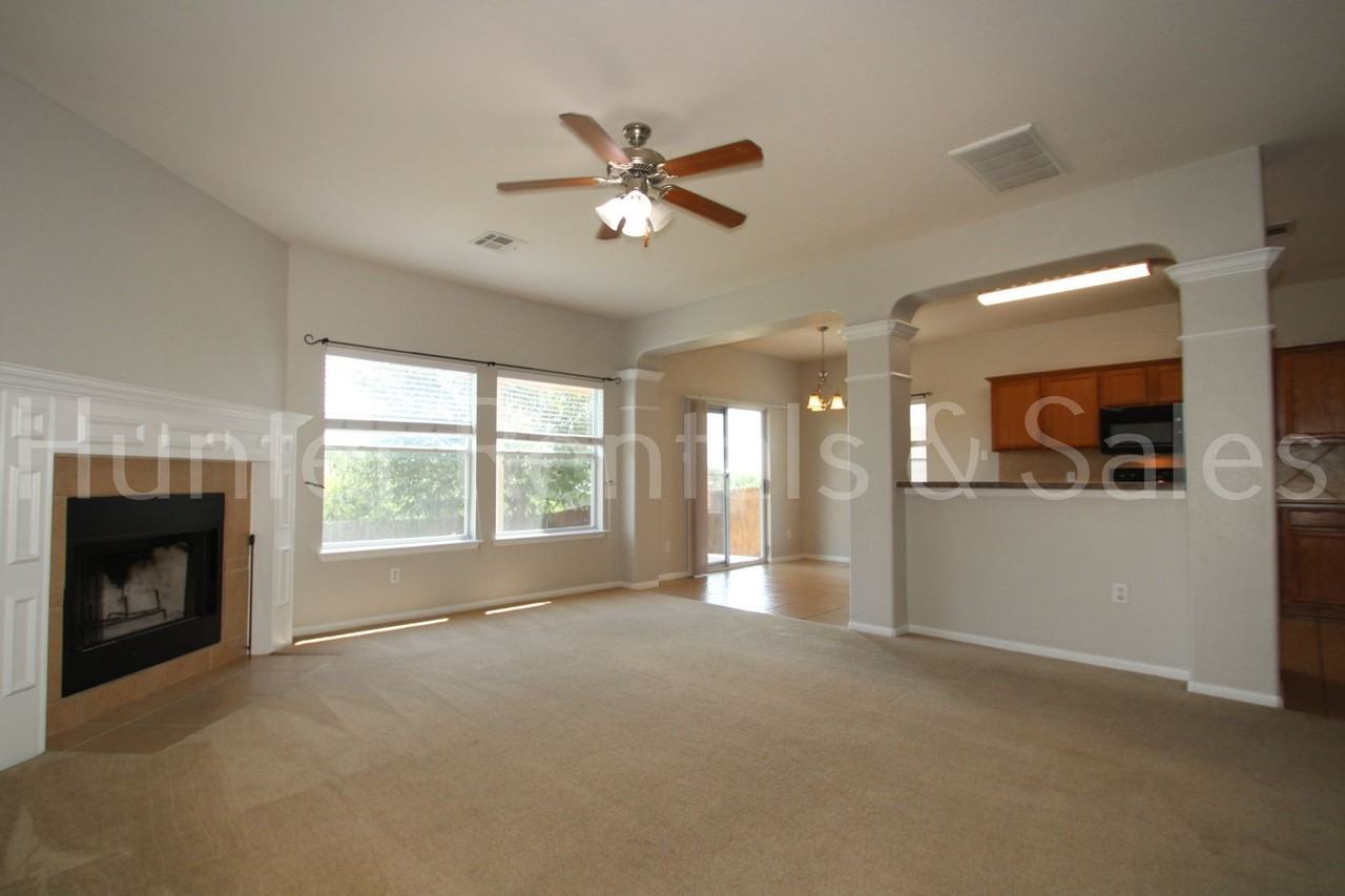 433 W Iowa Dr - Photo 3 of 36