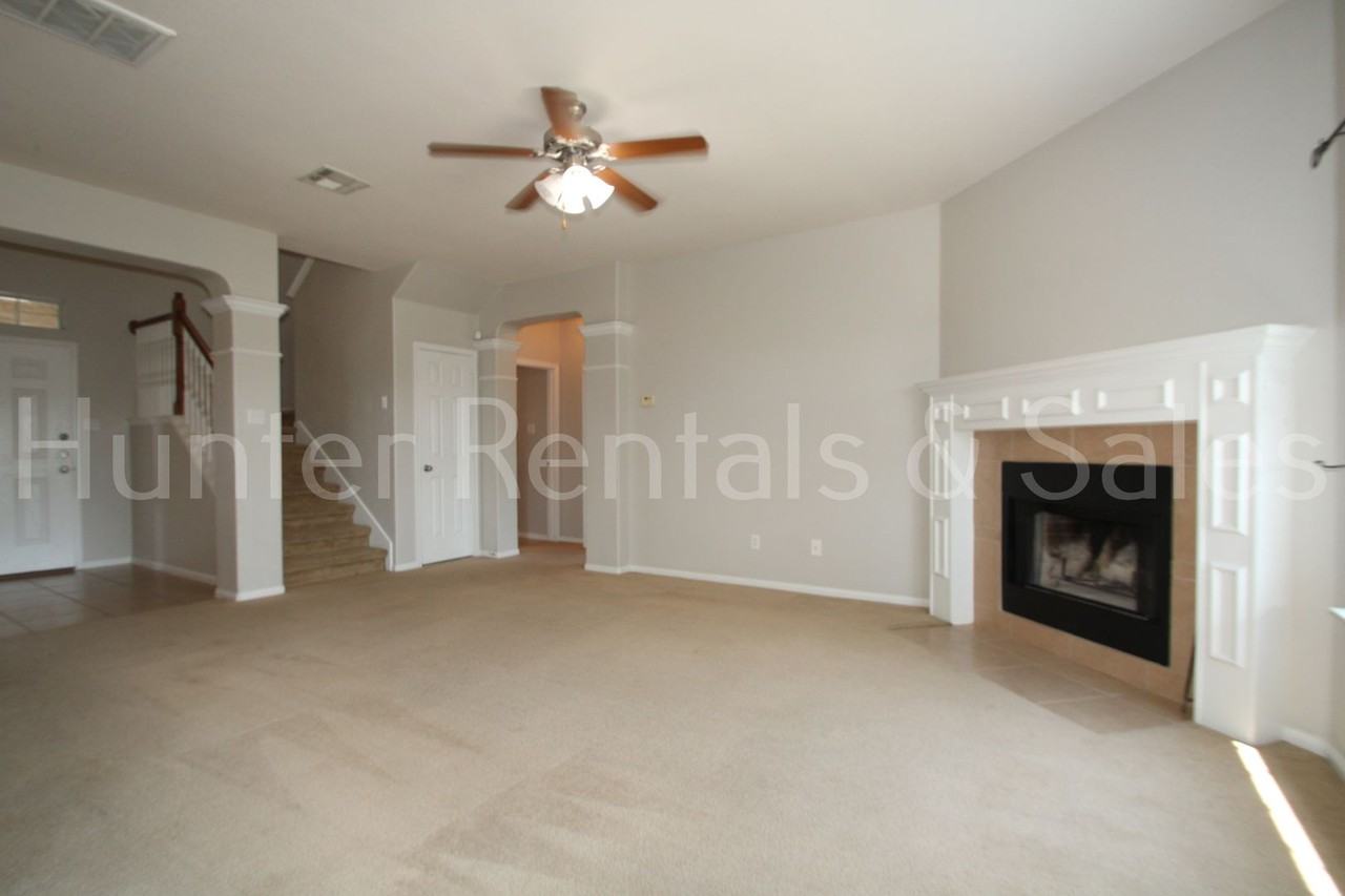 433 W Iowa Dr - Photo 6 of 36