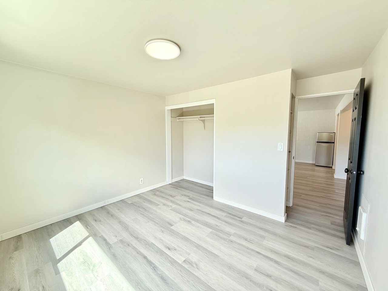 Queen Villa Apartments - Photo 4 of 12