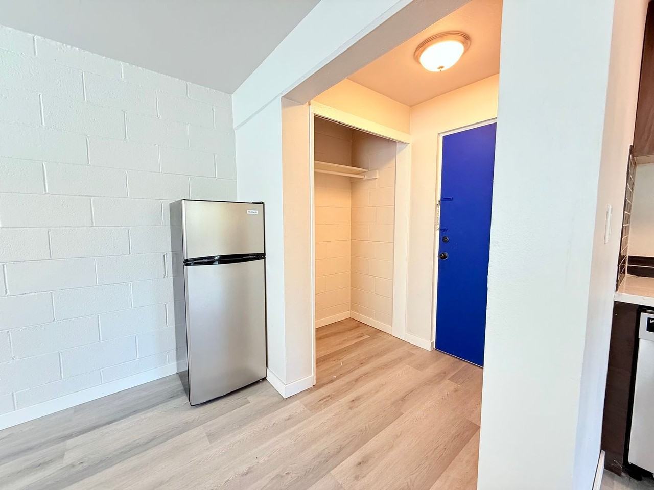Queen Villa Apartments - Photo 5 of 12