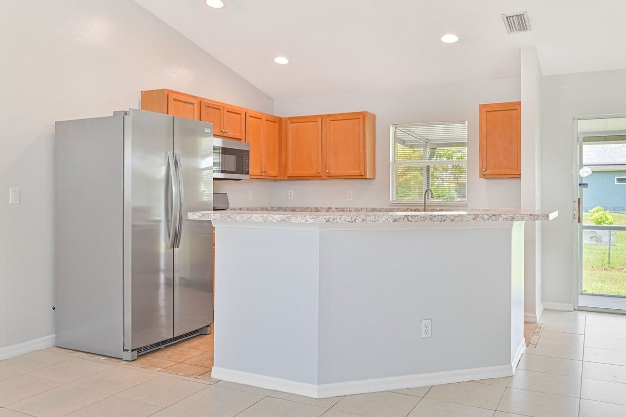 1252 Best Ave - Photo 7 of 20