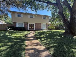 featured image of 905 Poinciana Dr