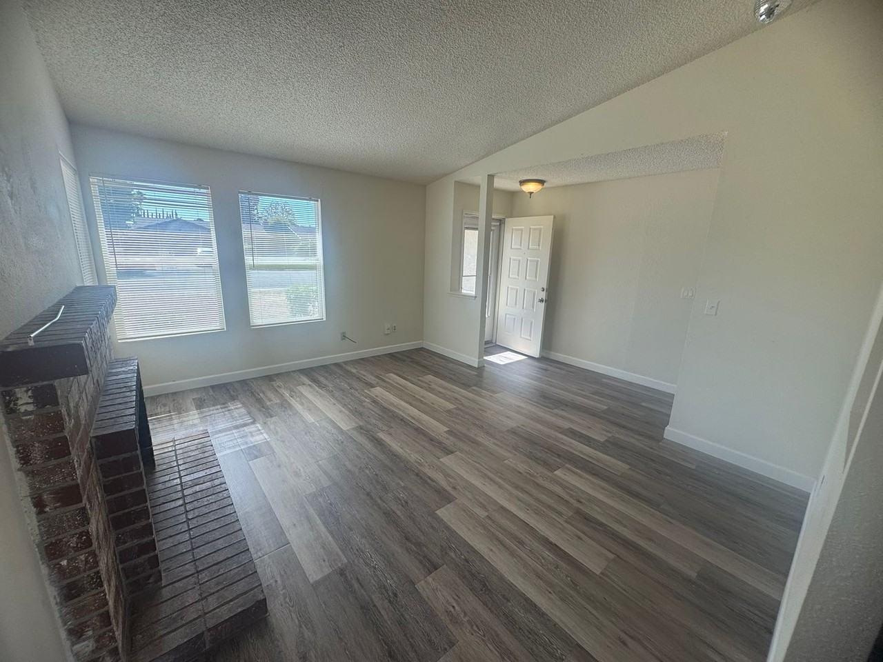 7955 Deer Lake Dr - Photo 5 of 26