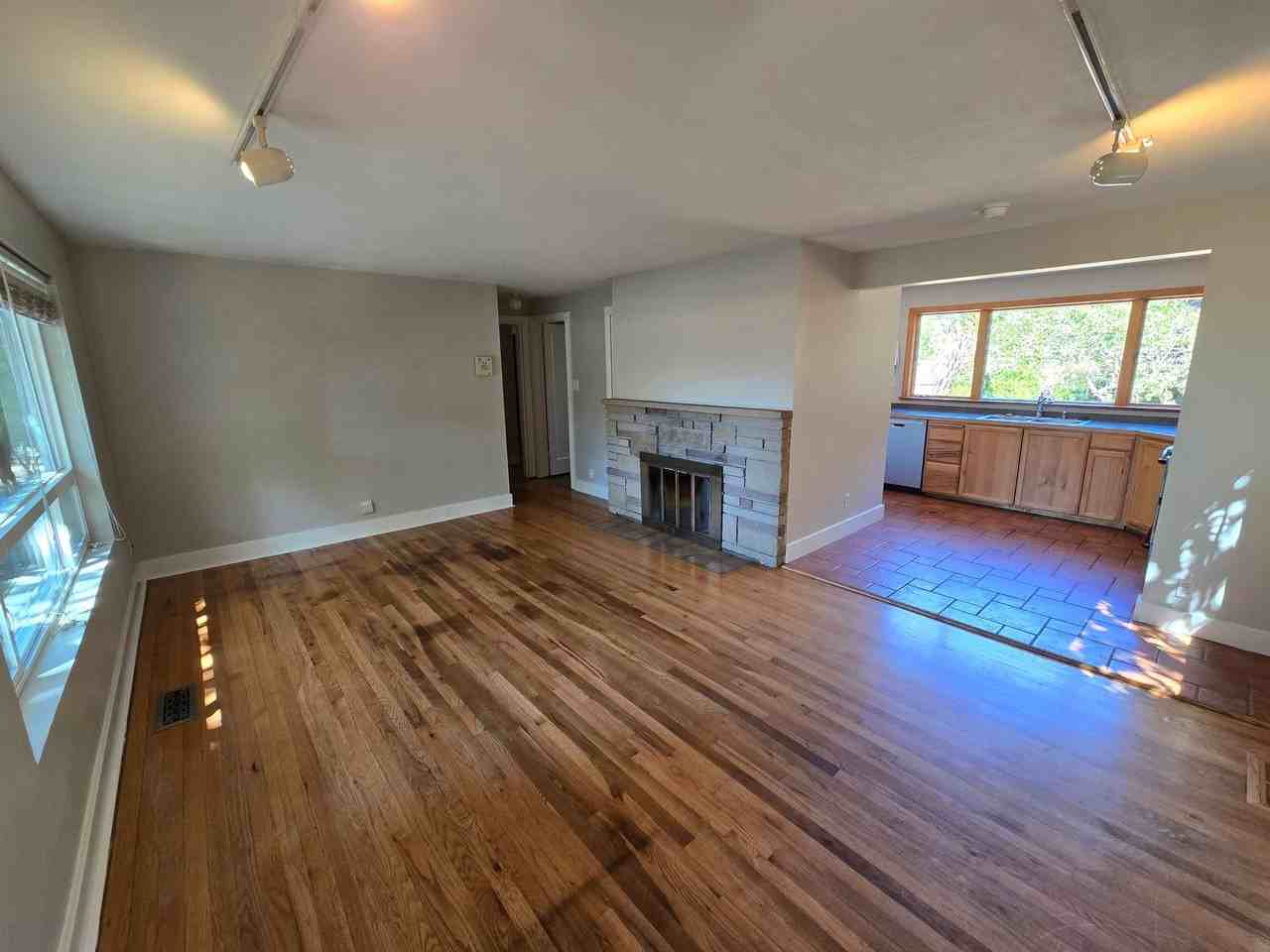 15502 9th Ave Ne - Photo 2 of 16