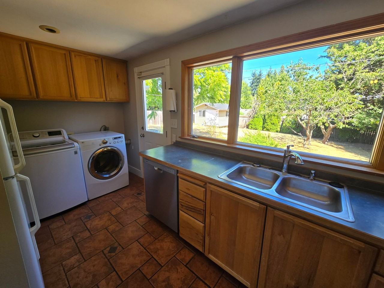 15502 9th Ave Ne - Photo 4 of 16