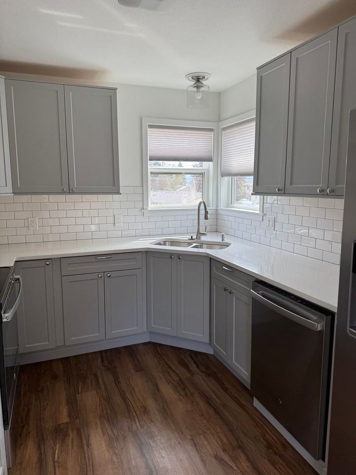 1421 Ne Dallas St - Photo 2 of 14