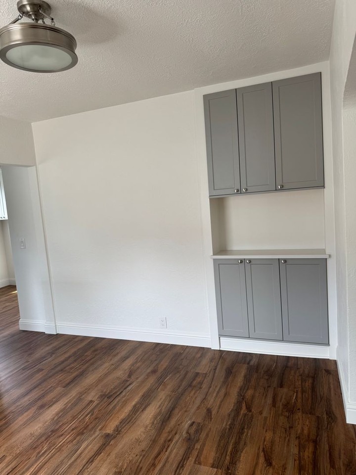 1421 Ne Dallas St - Photo 4 of 14
