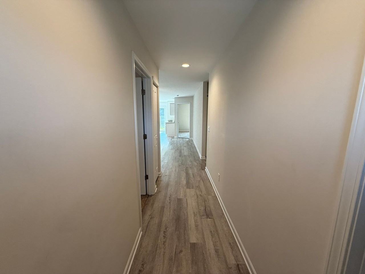 960 Madrid Ct - Photo 5 of 20