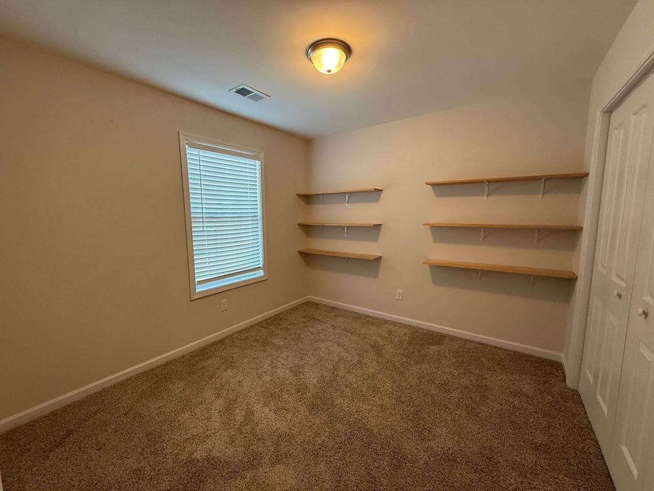 960 Madrid Ct - Photo 6 of 20