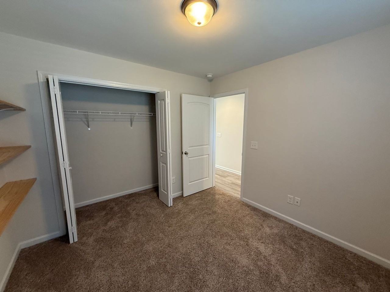 960 Madrid Ct - Photo 7 of 20