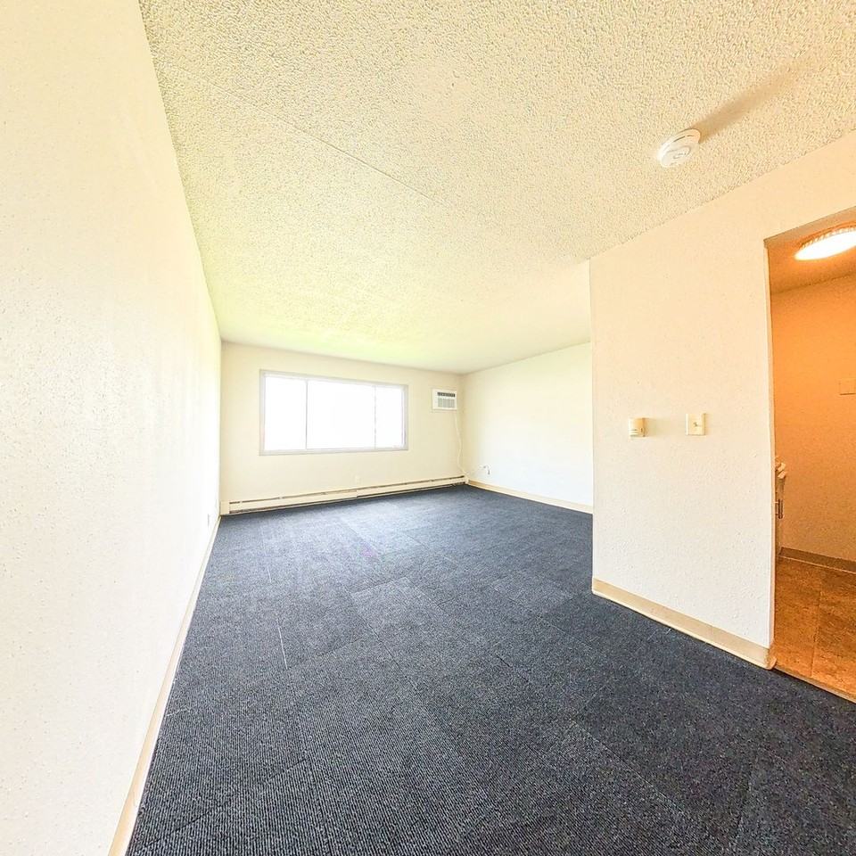 1441 Capitol Ave - Photo 4 of 11