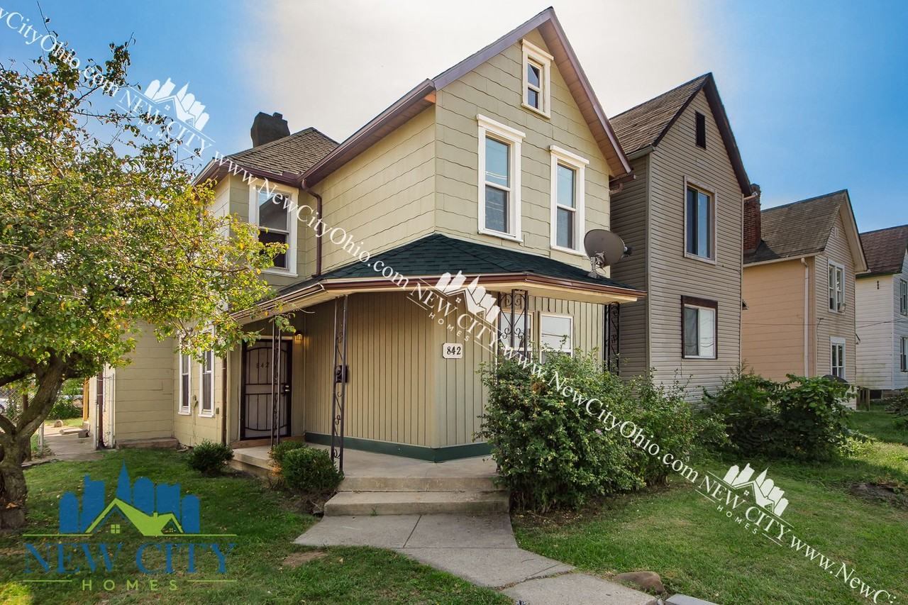 842 Saint Clair Ave - Photo 3 of 32