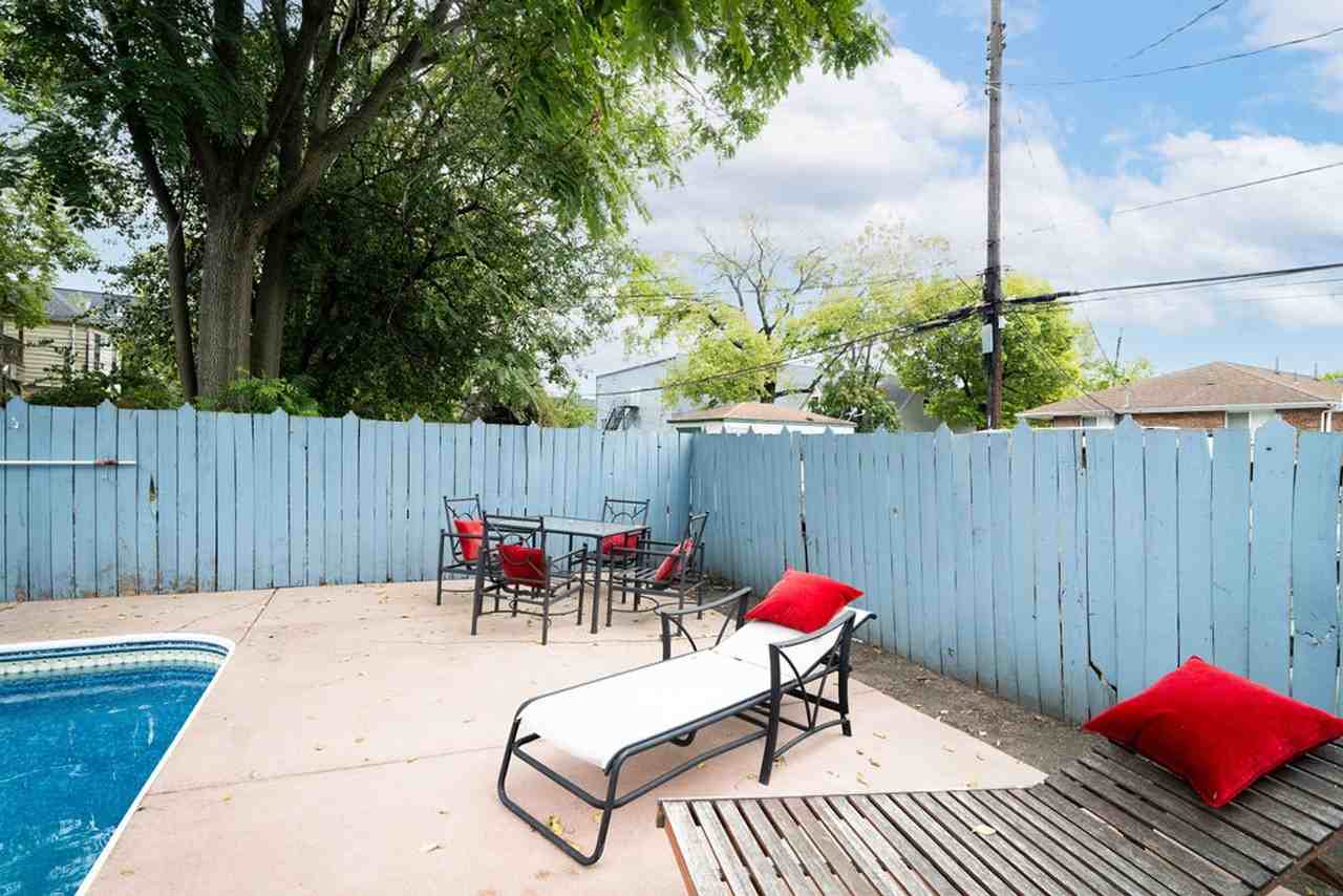 63 Smith Pl - Photo 4 of 50