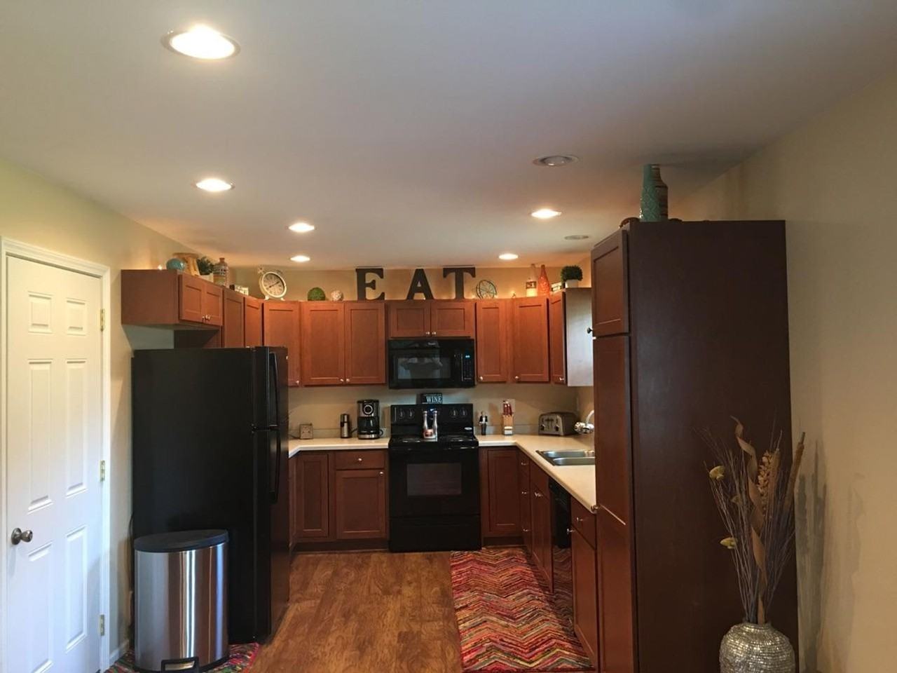 2213 Baker St - Photo 2 of 7