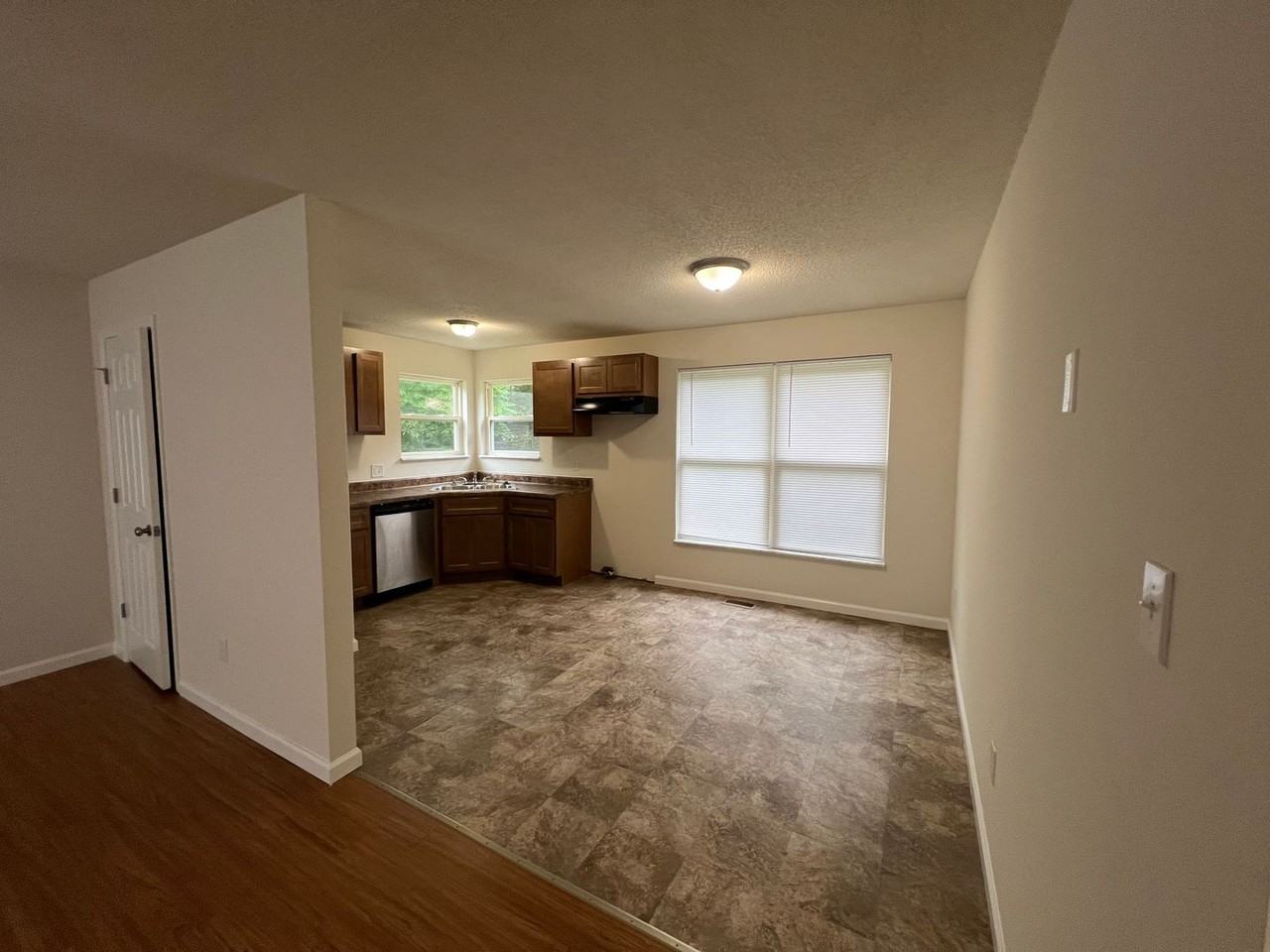 312 Rugby Ct - Photo 3 of 20