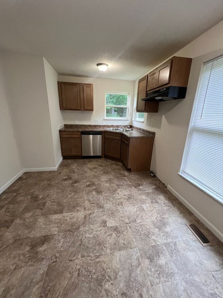 312 Rugby Ct - Photo 6 of 20