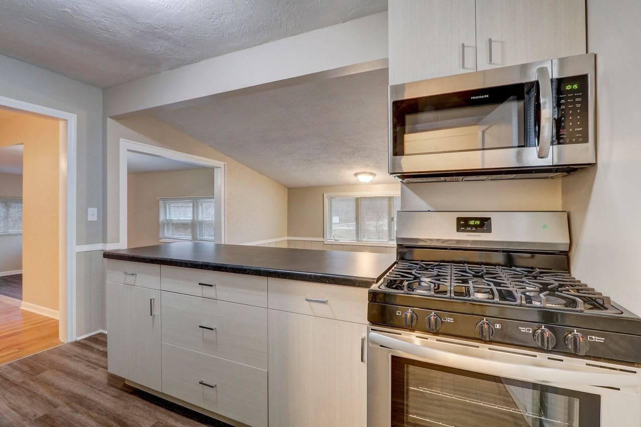 7310 N Granville Rd - Photo 3 of 23