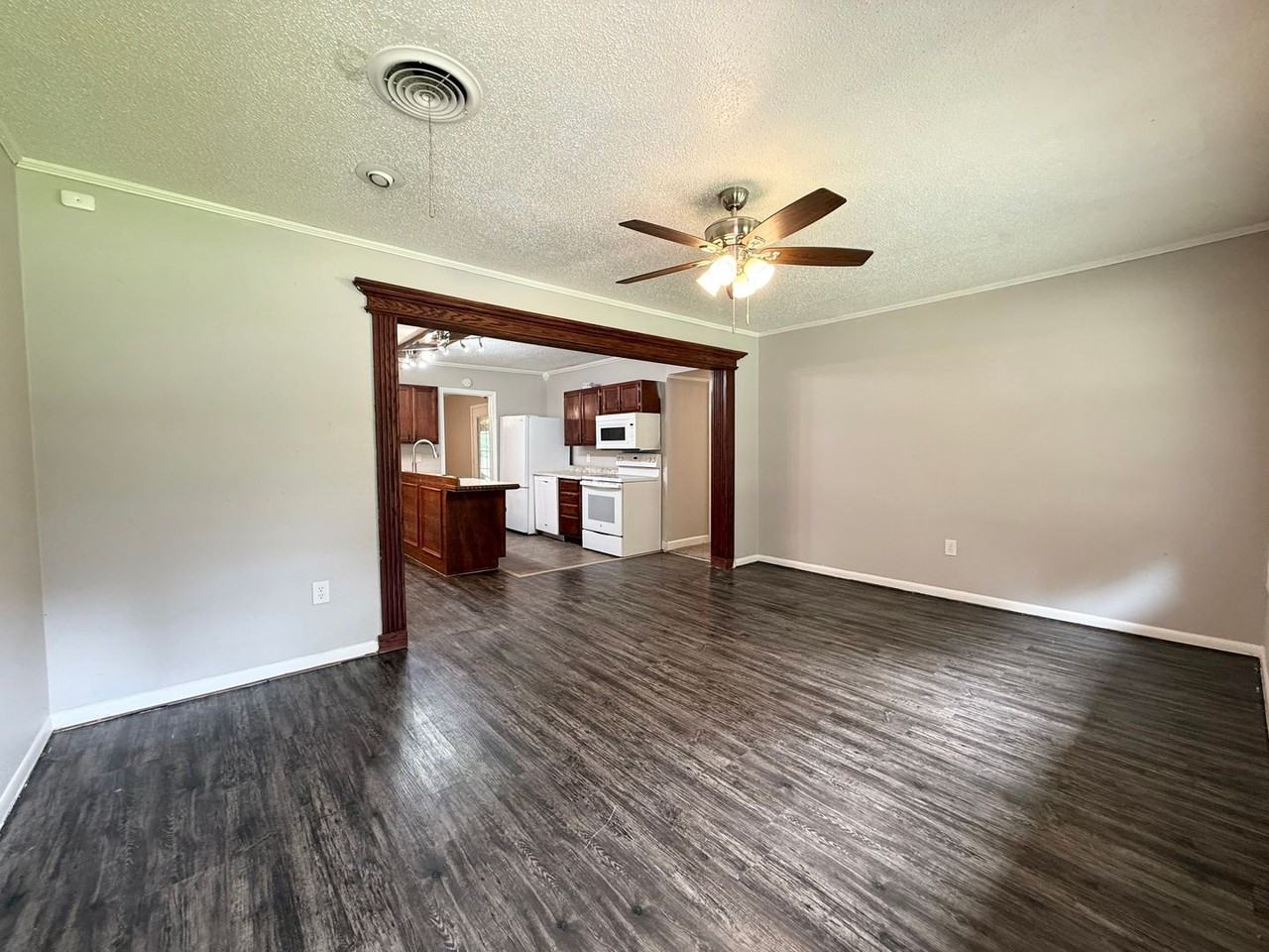 1007 N Holly St - Photo 3 of 31