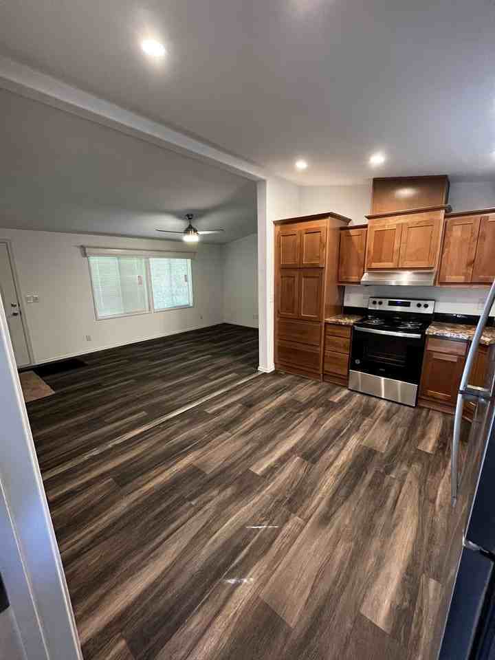 11211 Se 226th St - Photo 4 of 13