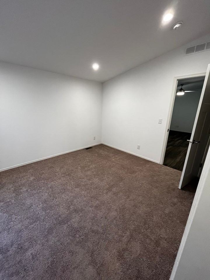 11211 Se 226th St - Photo 6 of 13