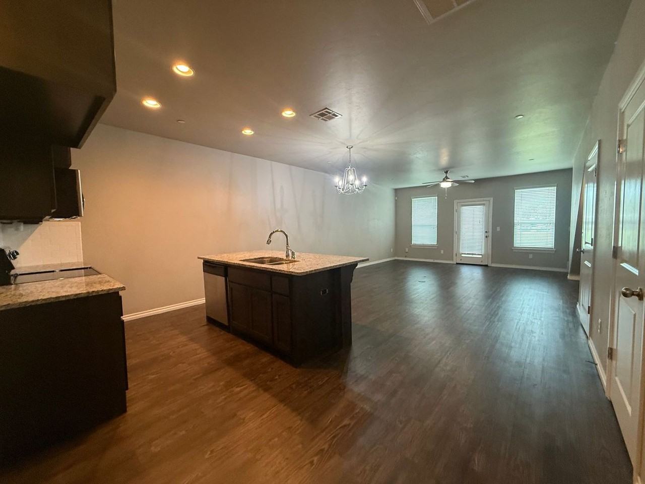 757 Sw 14th St - Photo 4 of 35