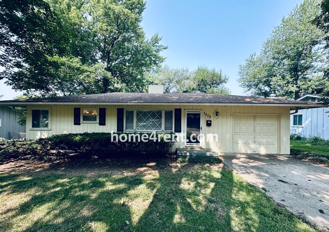 7832 Rosewood Ln - Photo 2 of 32