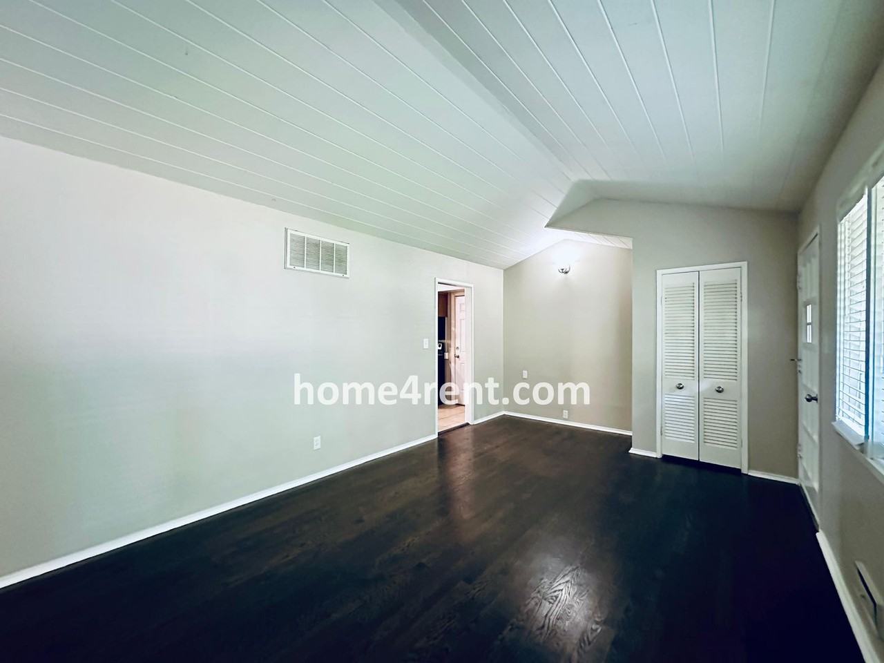 7832 Rosewood Ln - Photo 4 of 32