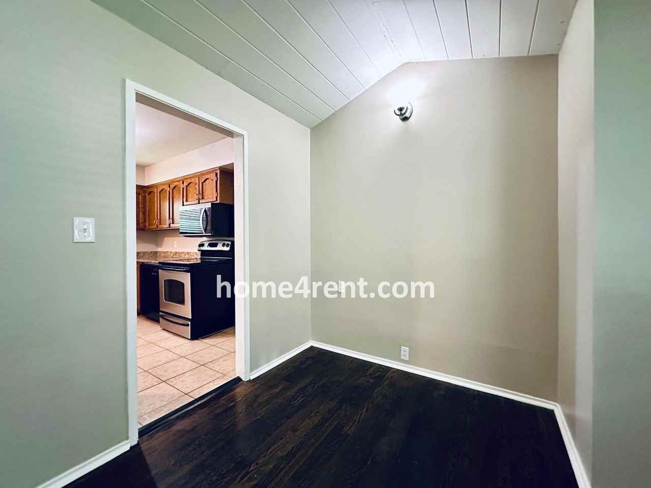 7832 Rosewood Ln - Photo 5 of 32