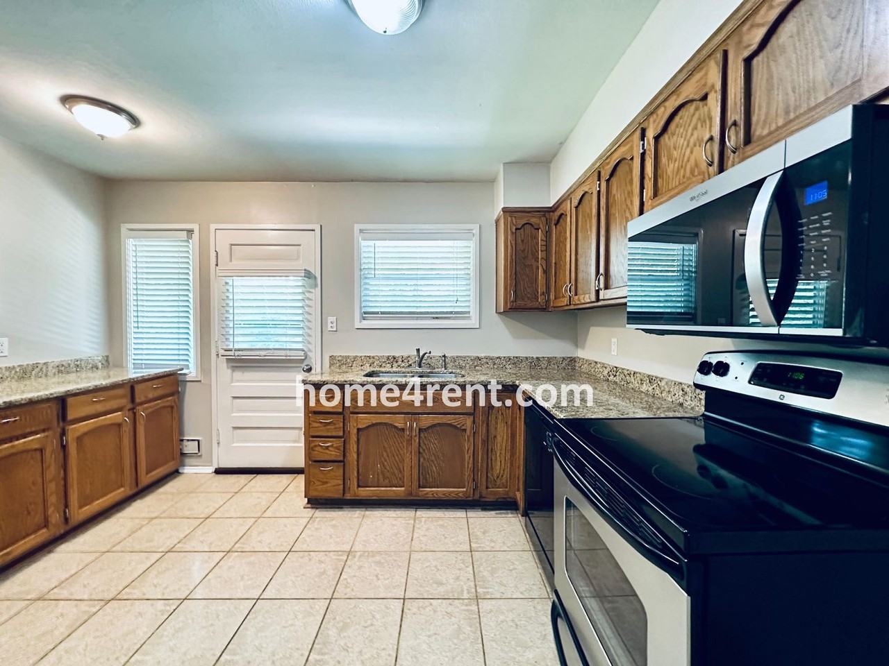 7832 Rosewood Ln - Photo 6 of 32