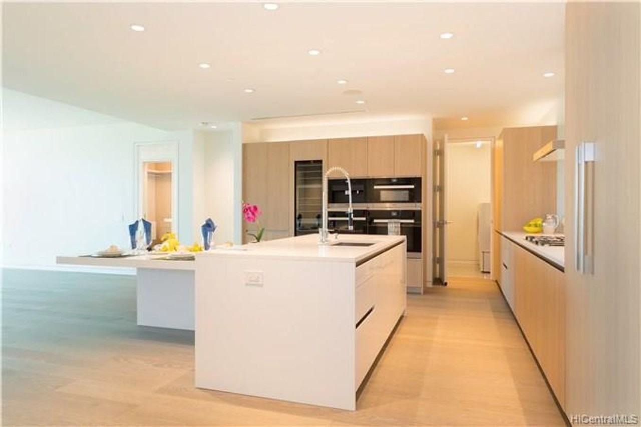 1118 Ala Moana Blvd #1102 - Photo 7 of 20