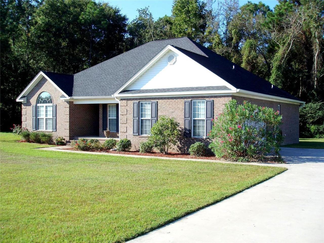 1613 Hucknall Pl - Photo 2 of 15