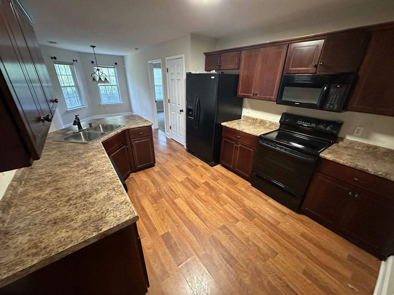 1613 Hucknall Pl - Photo 3 of 15