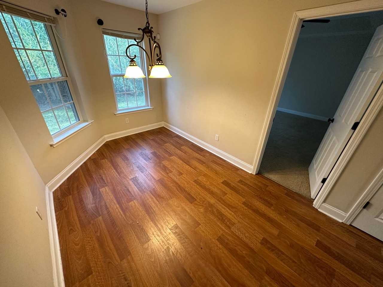 1613 Hucknall Pl - Photo 5 of 15