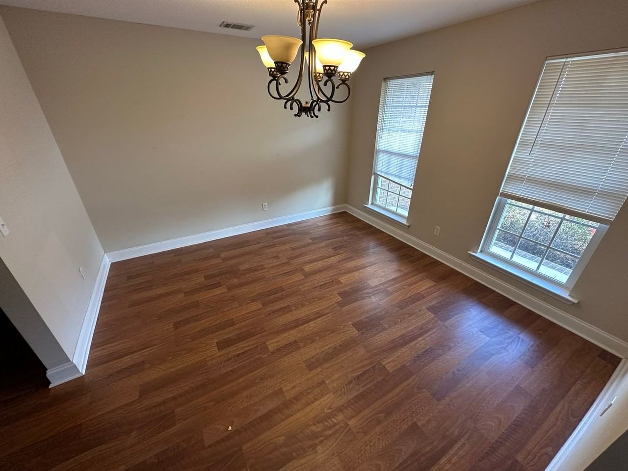 1613 Hucknall Pl - Photo 7 of 15